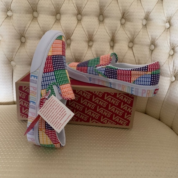 Vans Classic Slip On LBGT Pride Sneakers White Rainbow Multi Shoes Unisex - Picture 4 of 12